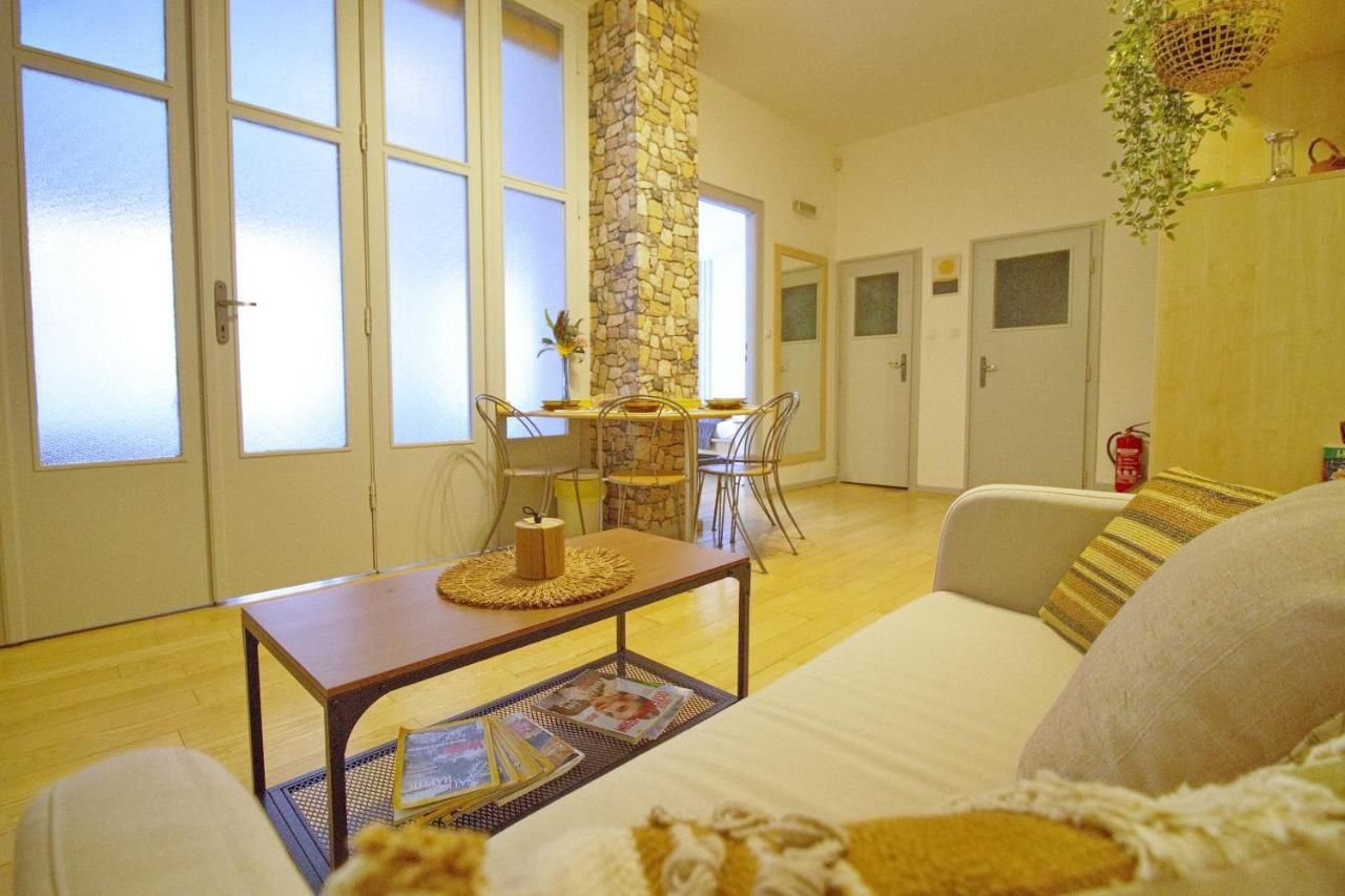 Urban Bourbon Apartment Budapest Bagian luar foto